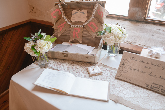 vintage suitcase for wedding cards | photo: Photos by Kristopher | via https://emmalinebride.com