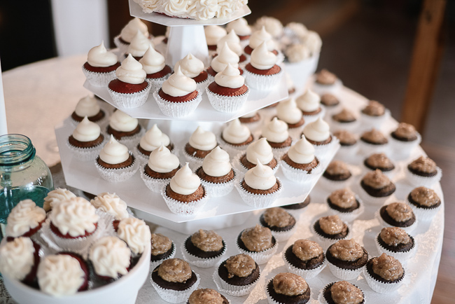 the bride and groom served delicious cupcakes instead of wedding cake | photo: Photos by Kristopher | via https://emmalinebride.com