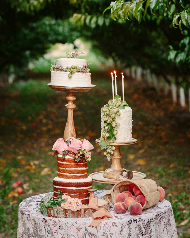 Rustic Farm Wedding Inspiration Shoot | Photo: Cat Mayer Studio | https://emmalinebride.com/bride/rustic-farm-wedding-inspiration/