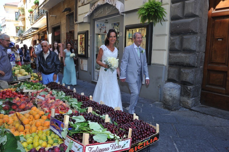 bride and groom walk in Sorrento, Italy during their destination wedding | Planner: Venice Events | via https://emmalinebride.com/real-weddings/italian-weddings-destination/
