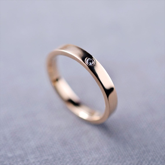 Recycled Wedding Rings: 14k gold recycled diamond ring