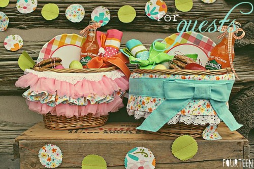 picnic wedding - picnic baskets