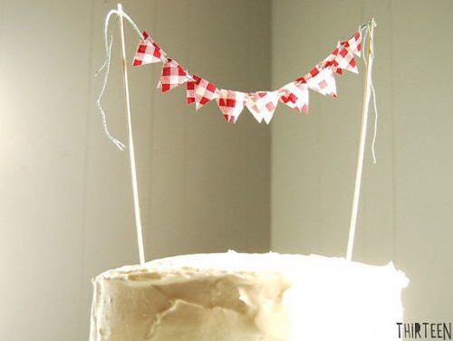 picnic wedding - cake bunting