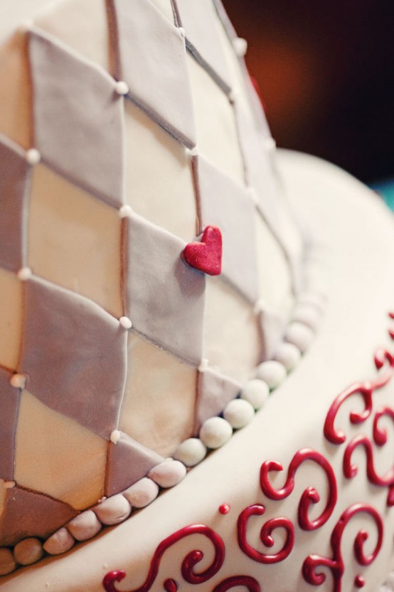 alice in wonderland wedding cake - cake topper