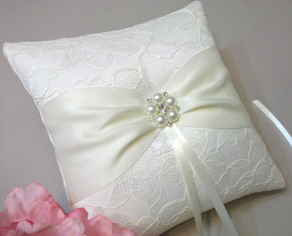 unique ring pillow styles