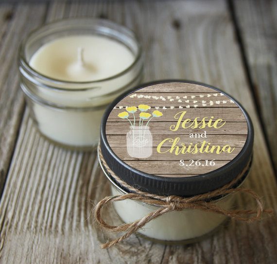 Faux wood label for candle favors by Veris Candles and Bath | via Wood Themed Wedding Ideas: https://emmalinebride.com/themes/wood-themed-wedding-ideas/