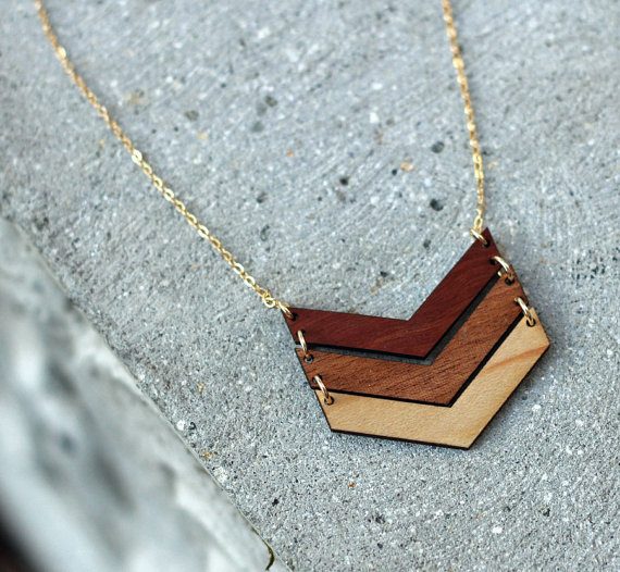 Wood chevron necklace for bridesmaids by Woodkeeps | via Wood Themed Wedding Ideas: https://emmalinebride.com/themes/wood-themed-wedding-ideas/