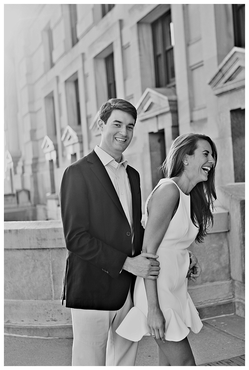 Downtown Kansas City Engagement Session | http://www.emmalinebride.com/real-weddings/downtown-kansas-city-engagement-session-snap-photography/ | photo: SNAP Photography - Kansas City Missouri Wedding Photographer