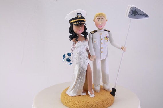 marine groom with bride cake topper | figurine cake toppers that look like you | by artifice producciones | https://emmalinebride.com/reception/figurine-cake-toppers/