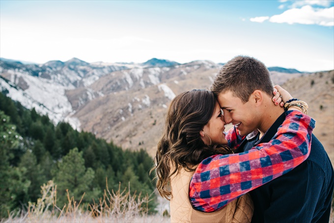 engagement session lookout mountain colorado | http://www.emmalinebride.com/real-weddings/engagement-session-at-lookout-mountain/ | photo: Searching for the Light Photography - Colorado Wedding Photographer
