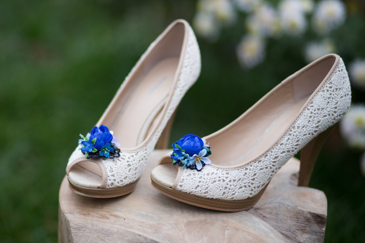 blue flower shoe clips