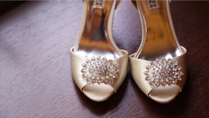 brides gold wedding heels | A Luxurious Wedding at the Kohl Mansion (California Weddings) | http://www.emmalinebride.com/real-weddings/a-luxurious-wedding-at-the-kohl-mansion-real-wedding-video/ | Film (Wedding Video): Baby Blue Film