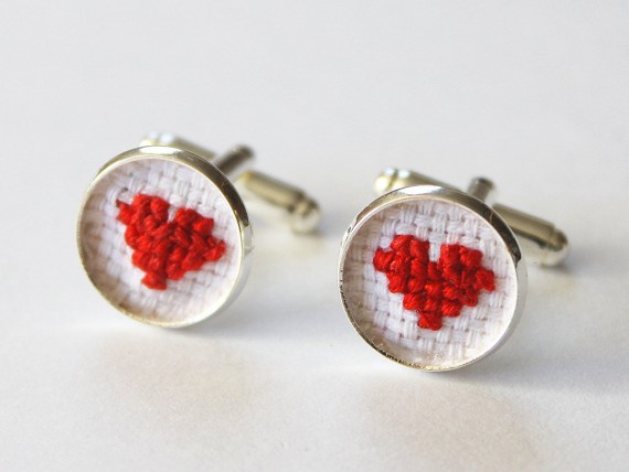 heart cuff links for the groom | by Aristocrafts | https://emmalinebride.com/gifts/initial-necklaces-for-bridesmaids/