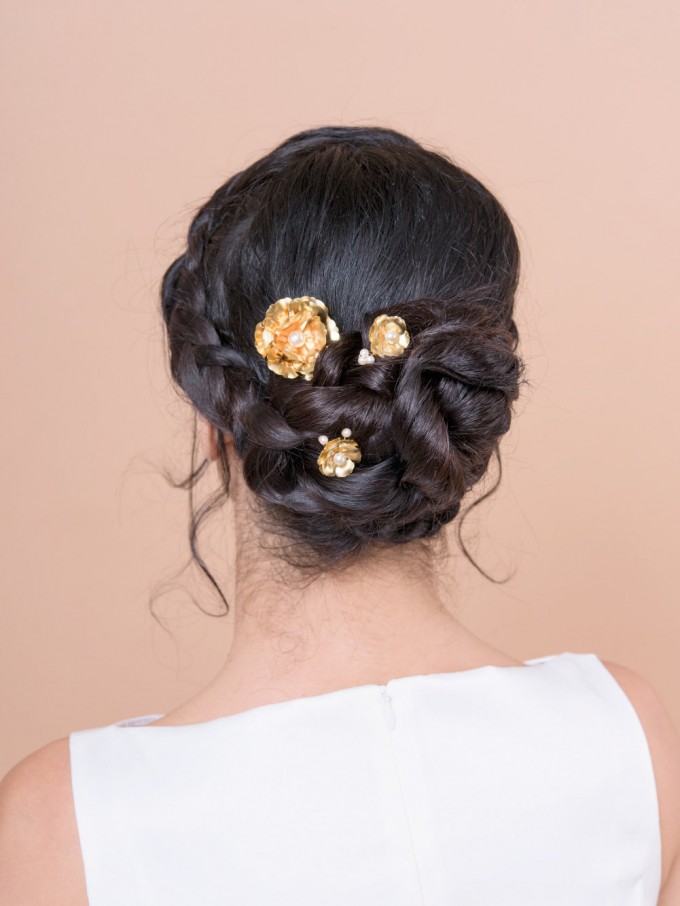 large bobby pins gold bridal by Bridal Ambiance | bridal veil alternative via https://emmalinebride.com/bride/bridal-veil-alternatives/ ‎
 | any hairstyle