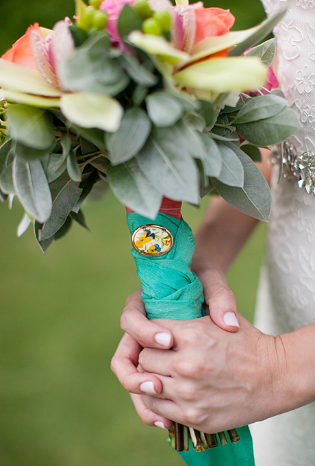 add a brooch - wedding bouquet wraps | photo: kimberly chau photography | wedding bouquet wraps: https://emmalinebride.com/bouquets/wedding-bouquet-wraps/