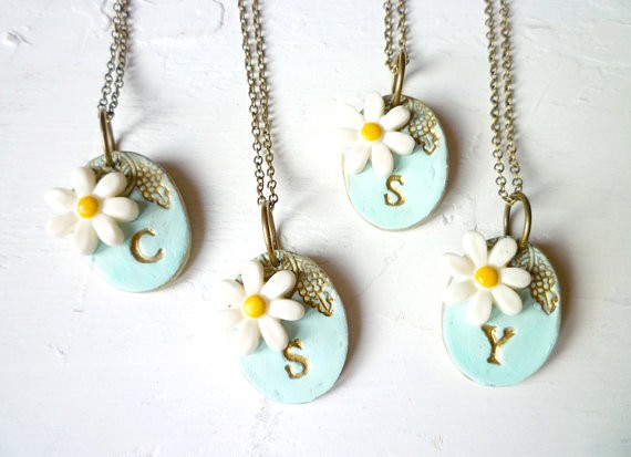 daisy wedding theme initial necklaces for bridesmaids | by Palomaria | bridesmaid necklaces initials | https://emmalinebride.com/gifts/bridesmaid-necklaces-initials