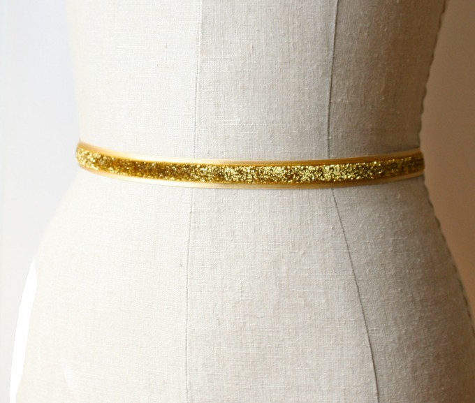 Glittery gold dress sash | by Laura Stark | sashes dress | https://emmalinebride.com/bride/bridal-sashes-dress