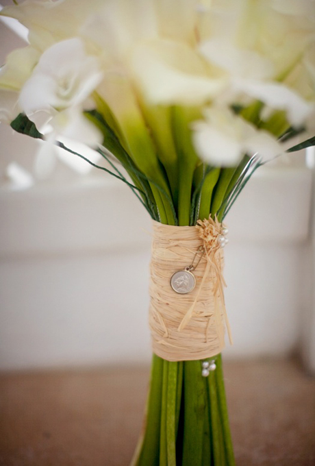 natural bouquet wrap | photo: mat and ash | wedding bouquet wraps: https://emmalinebride.com/bouquets/wedding-bouquet-wraps/