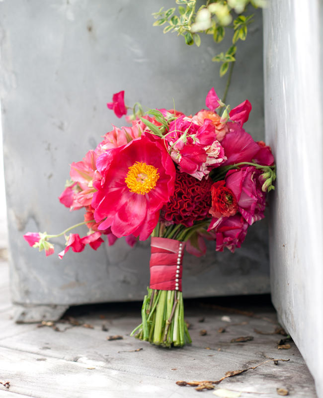 pink ombre bouquet wrap | photo by aubrey | wedding bouquet wraps: https://emmalinebride.com/bouquets/wedding-bouquet-wraps/