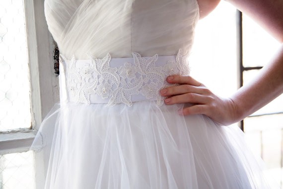 embellished lace belt by OBM Bridal | https://emmalinebride.com/veils/elbow-length-bridal-veil