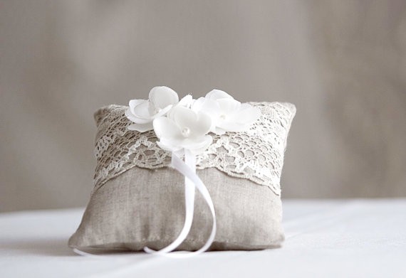 rustic ring pillow with silk flowers linen | 41 Beautiful Rustic Ring Pillows on Etsy | https://emmalinebride.com/rustic/ring-pillows-etsy-weddings/