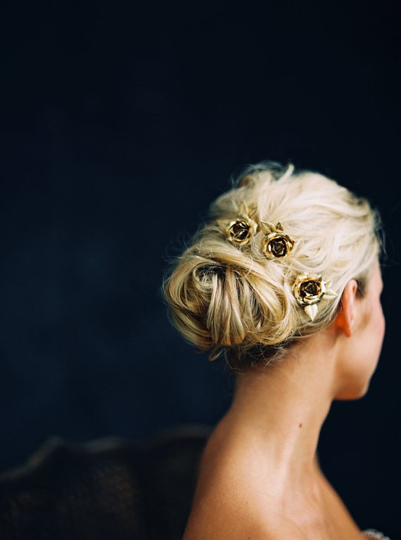 floral headpiece with gold flower pins | 50+ Best Bridal Hairstyles Without Veil | https://emmalinebride.com/bride/best-bridal-hairstyles
