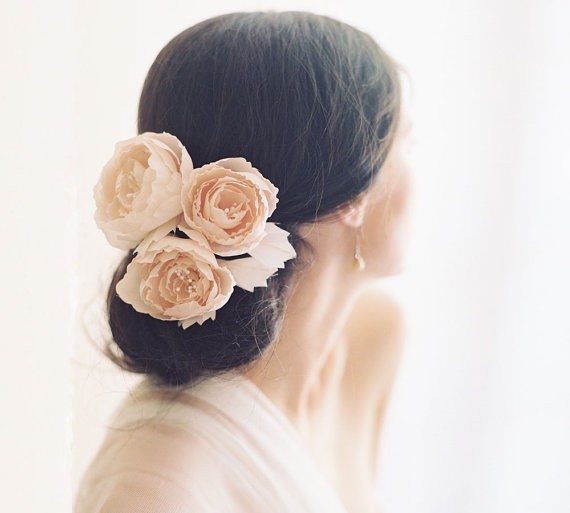 hair with blush flowers | 50+ Best Bridal Hairstyles Without Veil | https://emmalinebride.com/bride/best-bridal-hairstyles
