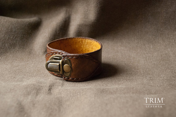 leather cuff bracelet by trimleather | via 40+ Best Leather Groomsmen Gifts for Weddings | https://emmalinebride.com/gifts/leather-groomsmen-gifts/