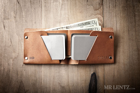 leather groomsmen gifts wallet by mr lentz | via 40+ Best Leather Groomsmen Gifts for Weddings | https://emmalinebride.com/gifts/leather-groomsmen-gifts/
