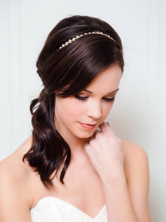 small pearl headband | 50+ Best Bridal Hairstyles Without Veil | https://emmalinebride.com/bride/best-bridal-hairstyles