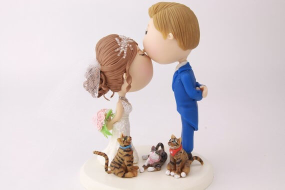 figurine wedding cake toppers kiss with cats at feet