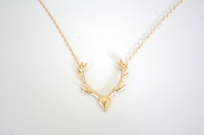 gold deer antler necklace | by ava hope designs | https://emmalinebride.com/wedding/deer-antler-necklace