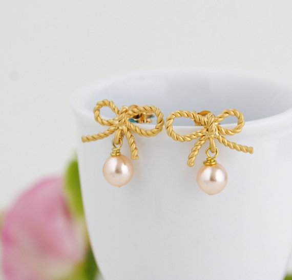 gold bow-earrings