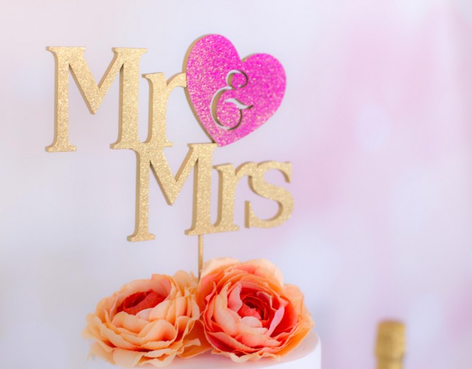 mr and mrs cake topper with hot pink heart | win a free cake topper https://emmalinebride.com/2016-giveaway/free-cake-topper/