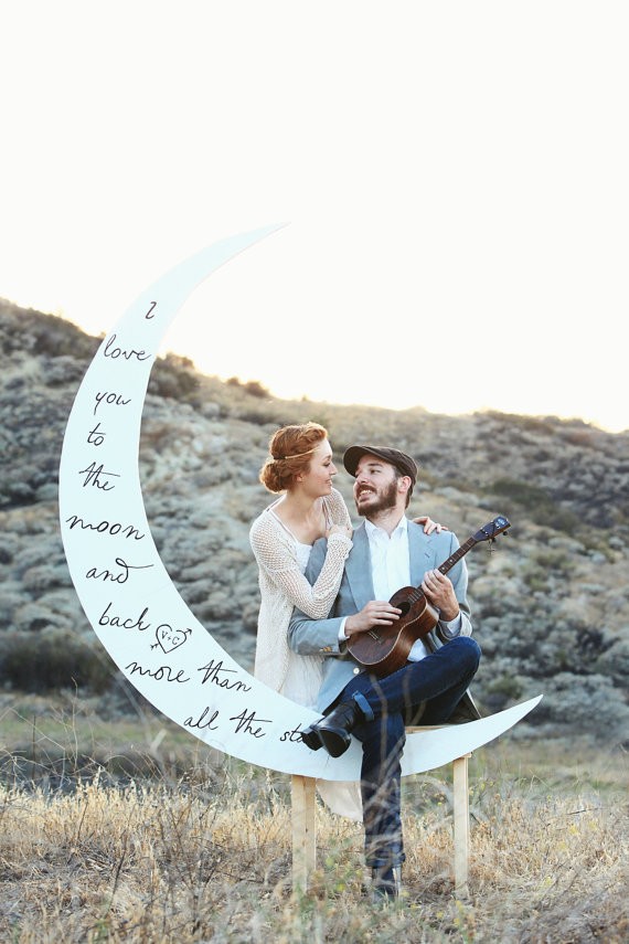 moon backdrop via 26 Things Guests Love at Weddings from A to Z | https://emmalinebride.com/planning/things-guests-love-at-weddings/