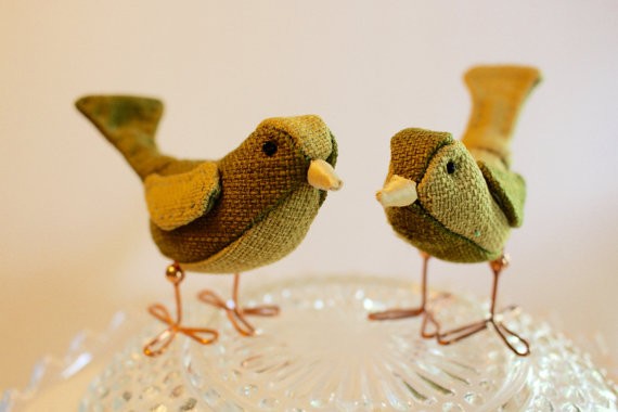 sage green wedding cake topper birds | via Sage Wedding Ideas from https://emmalinebride.com/color/sage-green-wedding-ideas/