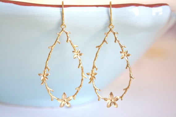twig earrings | country bridesmaid gifts under $25 via https://emmalinebride.com/rustic/country-bridesmaid-gifts/