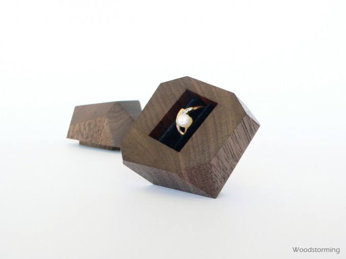 Wood ring bearer box by Woodstorming | https://emmalinebride.com/2016-giveaway/wood-ring-bearer-box/
