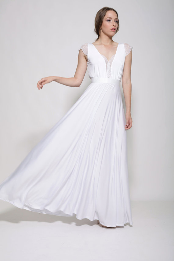 Wedding Reception Dress by Barzelai | via Affordable Reception Dresses - https://emmalinebride.com/bride/affordable-reception-dresses/