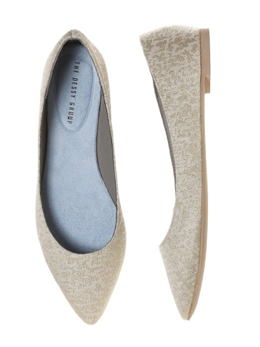 Pointed Brocade Bridal Flats | 21 Wedding Flats That Will Look Beautiful for the Bride - https://emmalinebride.com/bride/wedding-flats-bride/