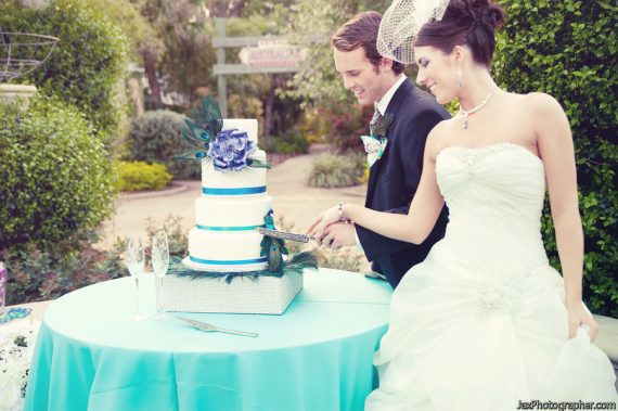 WEDDING ADVICE:  Do you NEED a cake server? | https://emmalinebride.com/cake/do-you-need-a-cake-server