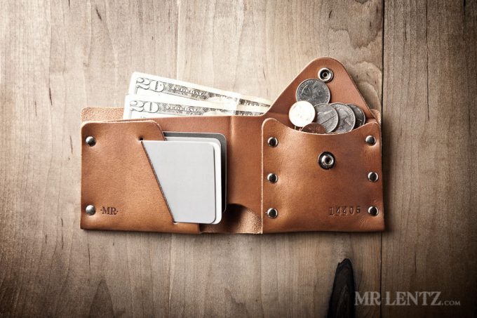 Leather wallets groomsmen will love as gifts! By Mr. Lentz | https://emmalinebride.com/gifts/leather-wallets-groomsmen-gifts/