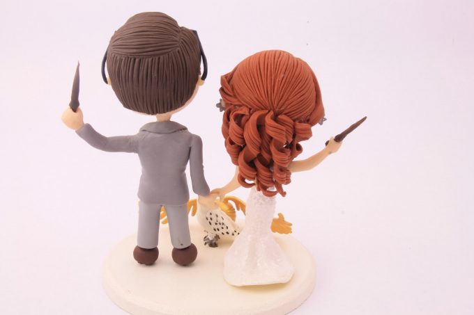 Harry Potter Wedding Cake Topper | https://emmalinebride.com/wedding-ideas/harry-potter-cake-topper/