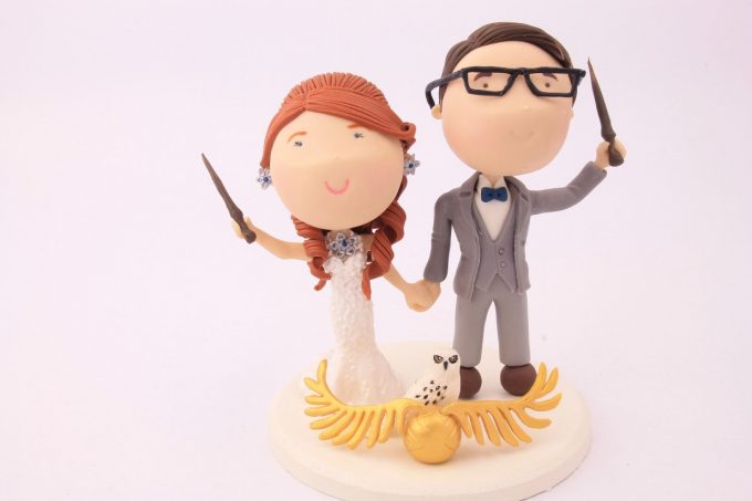 Harry Potter Wedding Cake Topper | https://emmalinebride.com/wedding-ideas/harry-potter-cake-topper/