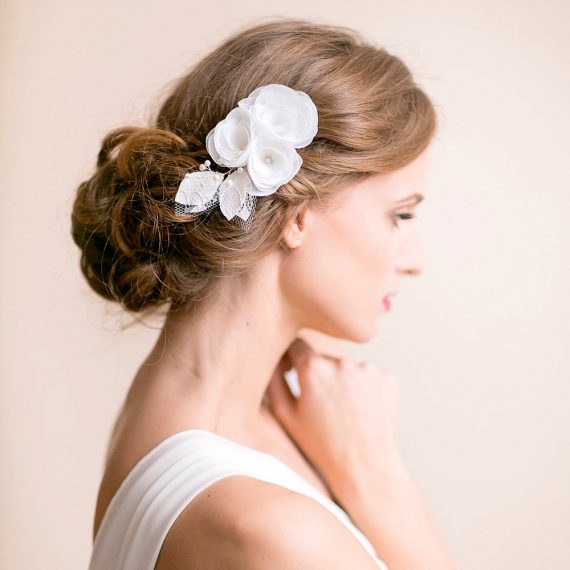 Wedding flower headpieces for wedding | by Florentès | https://emmalinebride.com/bride/flower-headpieces-wedding/