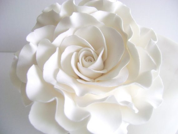 Rose cake topper in white by Parsi