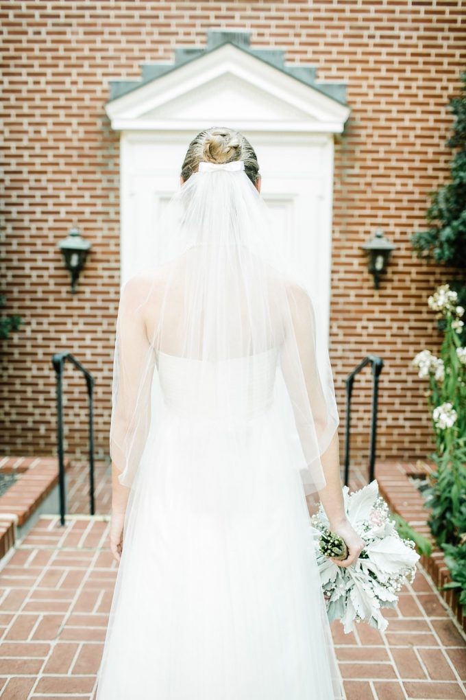 bow wedding veil | via FREE wedding veil giveaway at Emmaline Bride from Blanca Veils: https://emmalinebride.com/bride/free-wedding-veil/