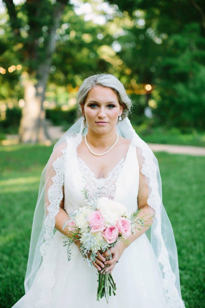 eyelash lace wedding veil | via FREE wedding veil giveaway at Emmaline Bride from Blanca Veils: https://emmalinebride.com/bride/free-wedding-veil/