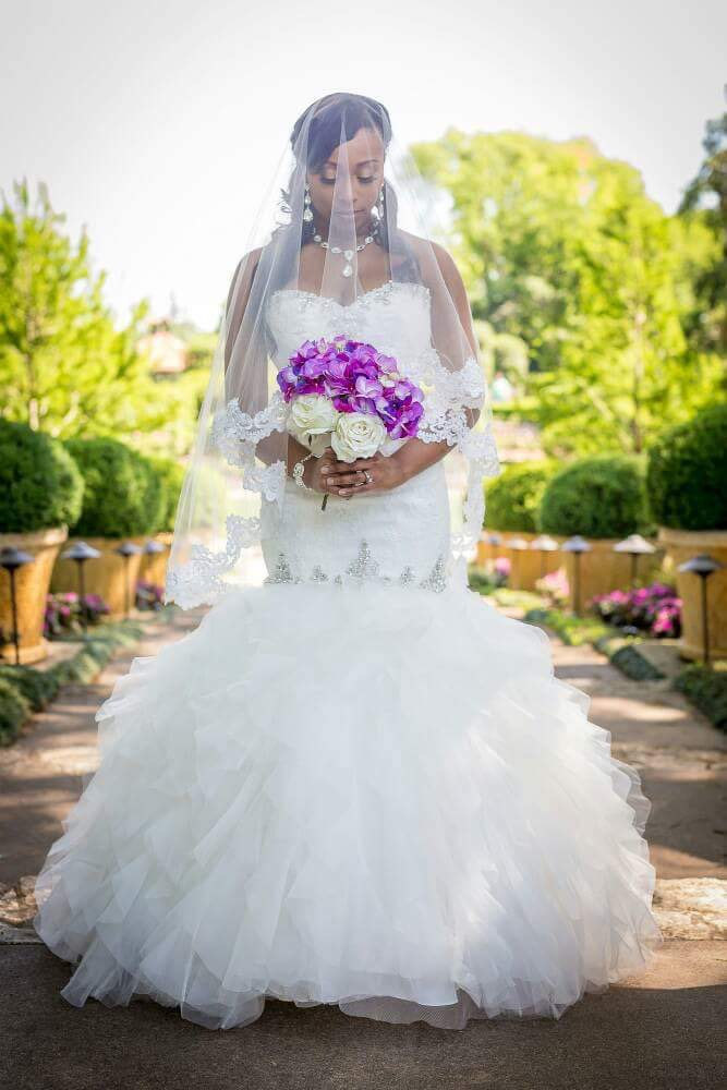 lace drop veil | via FREE wedding veil giveaway at Emmaline Bride from Blanca Veils: https://emmalinebride.com/bride/free-wedding-veil/