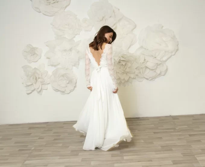 tips for buying a wedding dress online